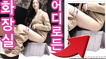 Korean subtitles. Consequences of using a disaster rest room by a chick - Chinese jaw-dropping pee. vibrator, masturbating, pop-shot